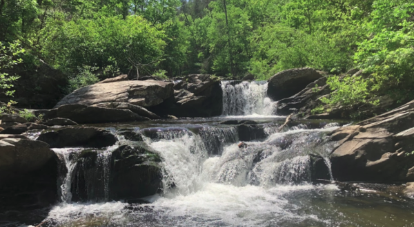 This Secluded Waterfall In Alabama Might Just Be Your New Favorite Swimming Spot