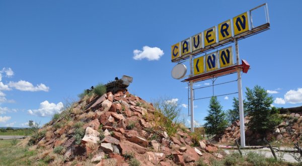 An Unexpected Motel Room Is Hiding Underground In This Cavern In Arizona