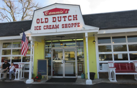 The Charming Ice Cream Parlor In Alabama That'll Satisfy Your Sweet Tooth