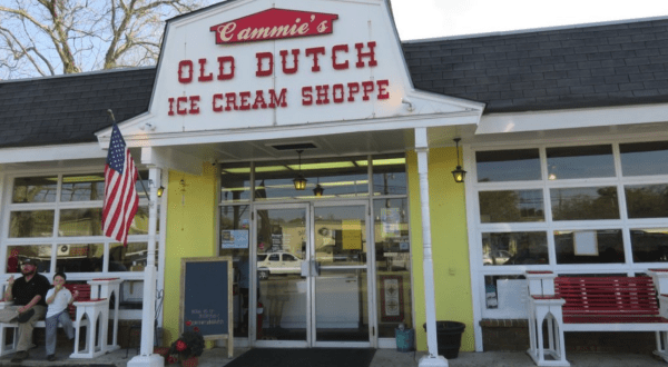 The Charming Ice Cream Parlor In Alabama That’ll Satisfy Your Sweet Tooth