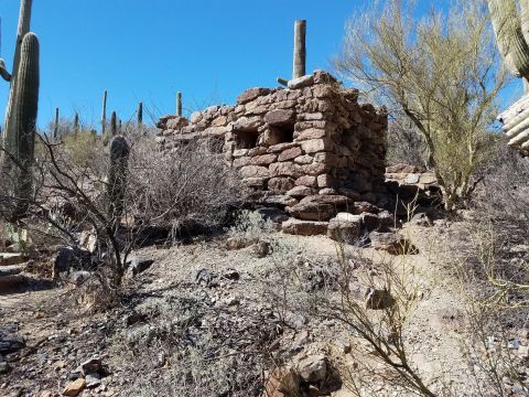 There's A Hike In Arizona That Leads You Straight To An Abandoned Copper Mine