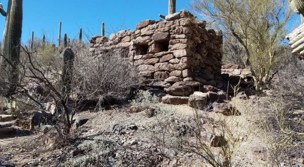 There’s A Hike In Arizona That Leads You Straight To An Abandoned Copper Mine