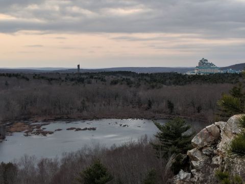 The Easy Trail In Connecticut That Will Take You To The Top Of The World