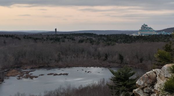 The Easy Trail In Connecticut That Will Take You To The Top Of The World