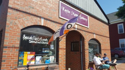 This Hole In The Wall Bakery In Maine Is Unlike Any Other Place You've Ever Tried