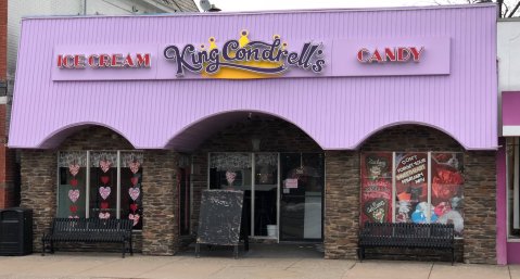 The Old-Fashioned Ice Cream & Candy Shop Near Buffalo That's Simply To Die For