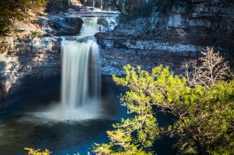 Discover One Of Alabama's Most Majestic Waterfalls - No Hiking Necessary