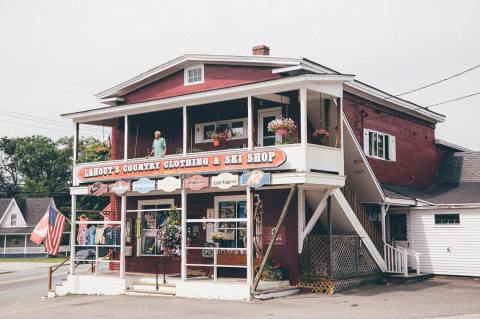 America's Oldest Ski Shop Is Here In New Hampshire And It's A Must-Visit