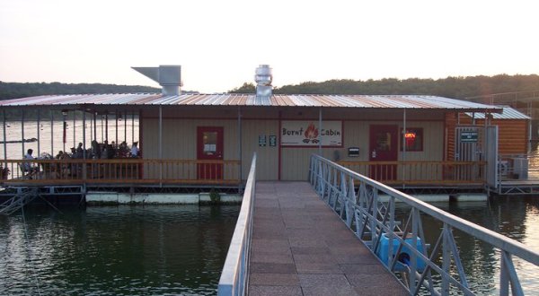 This Floating Restaurant In Oklahoma Has Summer Written All Over It