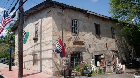 This Funky Antique Shop In Rhode Island Feels Like A Giant Treasure Hunt