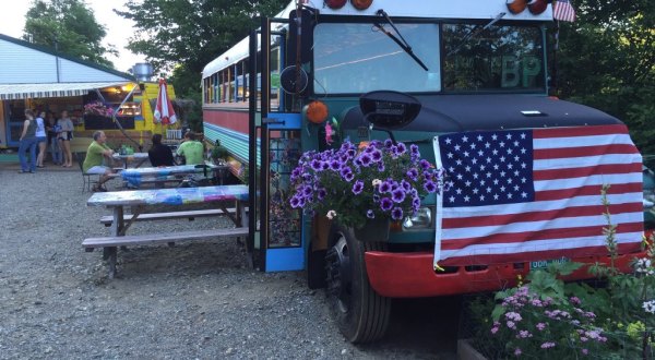 You’re Going To Want To Visit This Funky School Bus Restaurant In Vermont