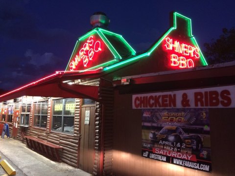 You Can Smell The Barbecue From A Mile Away At This Underrated Florida Restaurant
