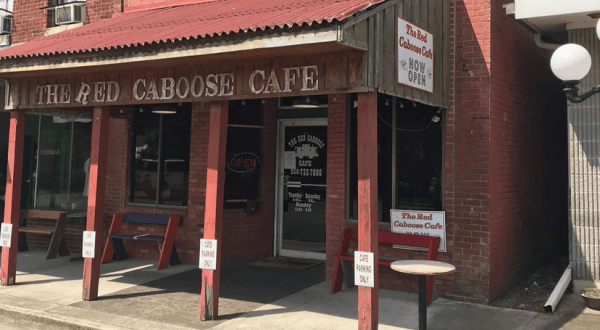 The Small Town Restaurant In Alabama Where Everyone Knows Your Name