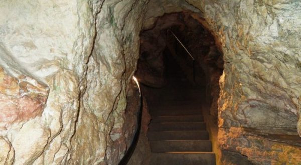 The Little Known Cave In South Dakota That Everyone Should Explore At Least Once