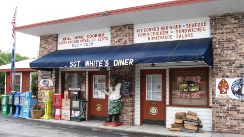 The Tiny Restaurant In South Carolina That Serves Comfort Food That's Out Of This World Good