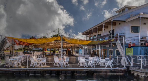 A Trip To This Floating Tiki Bar In Texas Is The Ultimate Way To Spend A Summer’s Day