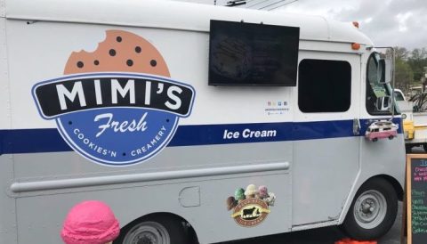 This Timeless Ice Cream Shop In Tennessee Serves Enormous Portions You’ll Love