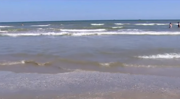 The Water At This Texas Beach Is Crystal-Clear… But Only For A Very Limited Time