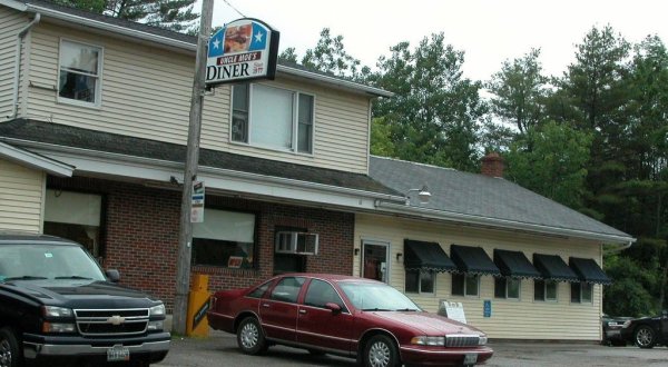 The Mom & Pop Restaurant In Maine That Serves The Most Mouthwatering Home Cooked Meals