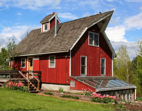 This Charming Red Barn Is The Most Unique B&B In Idaho And You'll Want To Spend The Night