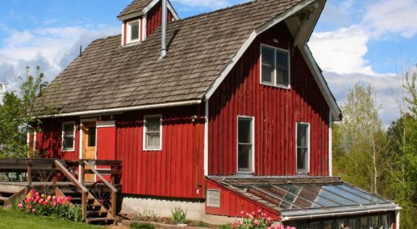 This Charming Red Barn Is The Most Unique B&B In Idaho And You’ll Want To Spend The Night
