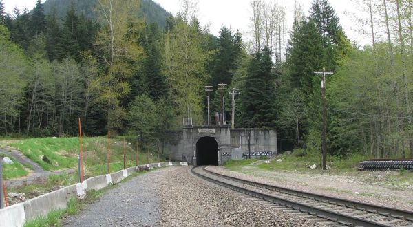 The Longest Tunnel In Washington Has A Truly Fascinating Backstory