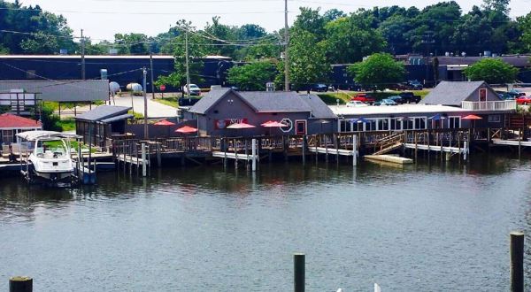 The Riverfront Tavern In Michigan That’s Pure Heaven On A Summer Day