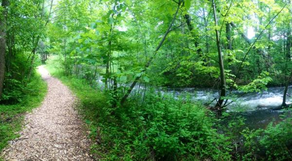 The Magical River Walk In Vermont That Will Transport You To Another World