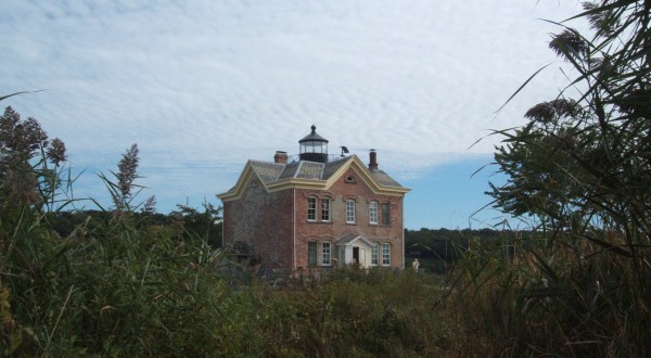 This New York Hike Leads You Straight To A Lighthouse Where You Can Spend The Night