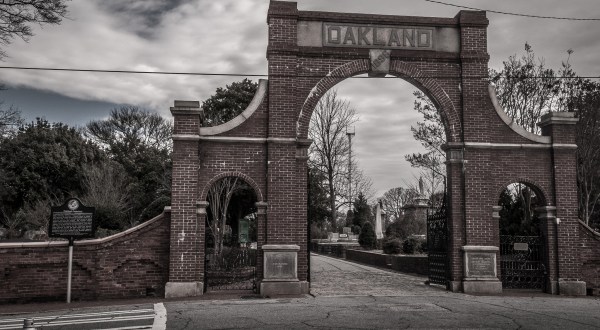 The Story Behind This Ghost Town Cemetery In Georgia Will Chill You To The Bone
