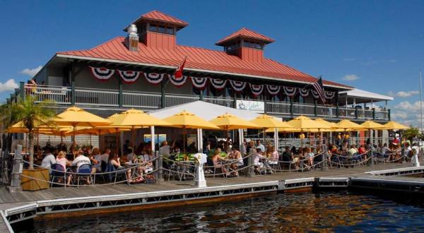9 Lakeside Restaurants In Vermont You Simply Must Visit This Time Of Year