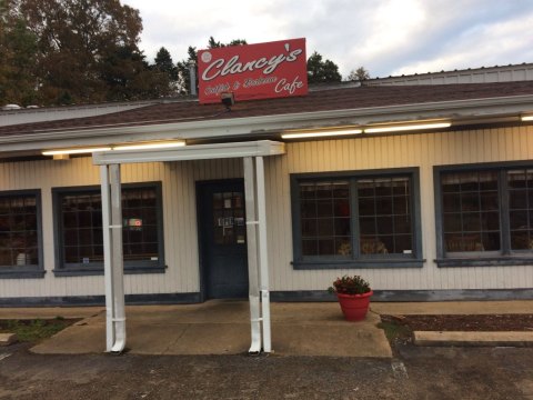 The Tiny Roadside Cafe In Rural Mississippi You Shouldn't Pass Up