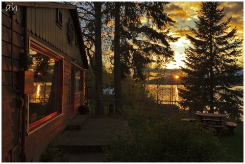 These Historic Lakefront Cabins In Idaho Are A Dream Vacation That You'll Want To Take