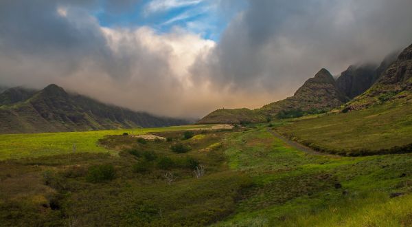 The History Of This Sacred Hawaiian Valley Is Terribly Heartbreaking
