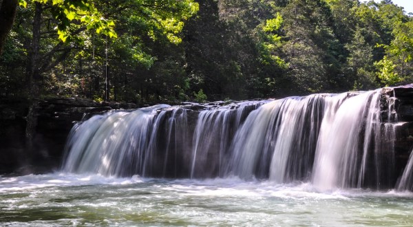 Discover One Of Arkansas’ Most Majestic Waterfalls – No Hiking Necessary