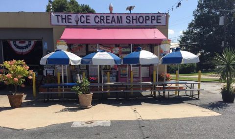 This Sugary-Sweet Ice Cream Shop In Delaware Serves Enormous Portions You’ll Love