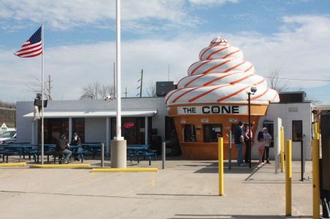 8 Quirky Ice Cream Shops Around Ohio That Are Sure To Put A Smile On Your Face