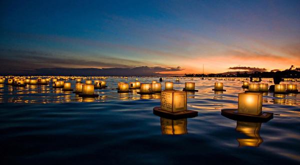 You’ve Never Seen Anything Quite As Stunning As This Floating Lantern Festival In Virginia