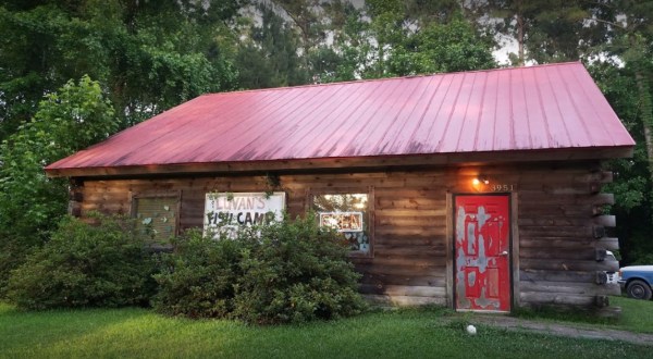 Eat Endless Fried Catfish At This Rustic Restaurant In South Carolina