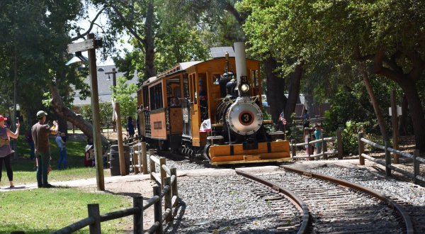 There’s A Little-Known, Fascinating Train Park In Southern California And You’ll Want To Visit