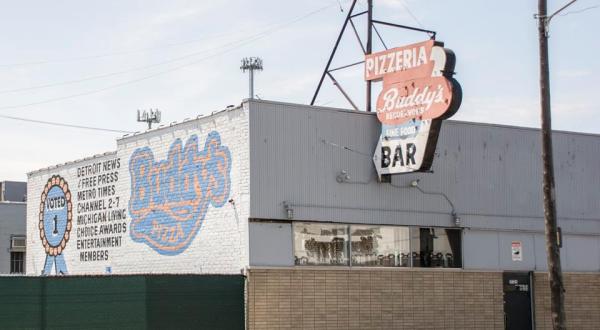 Detroiters Have Loved This Irresistible Local Pizza Chain For More Than 70 Years