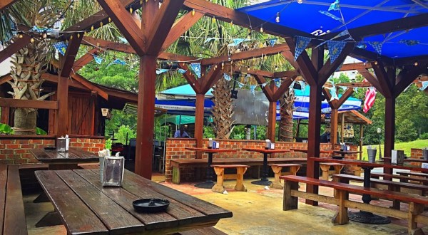 The Outdoor Beer Garden In South Carolina That’s Located In The Most Unforgettable Setting