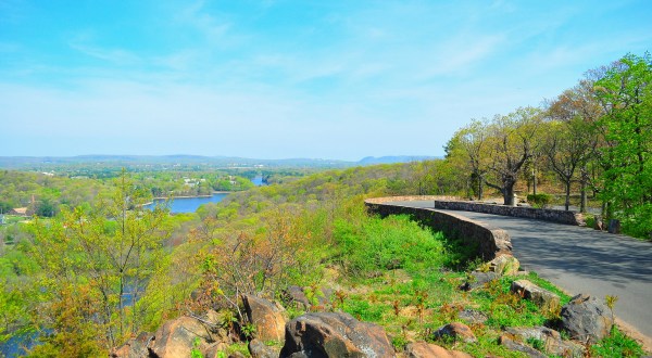 Take This Giant Staircase Hike In Connecticut For An Amazing End View