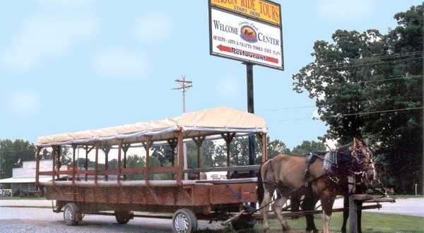 Take A Trip Back In Time With This Amish Country Wagon Tour Just Outside Of Nashville