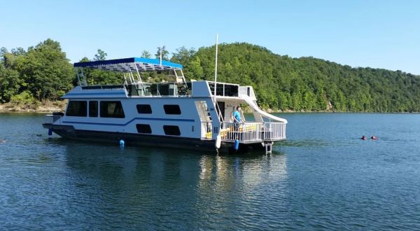 Get Away From It All With A Stay In These Incredible West Virginia Houseboats