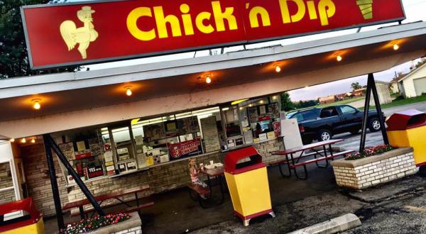The Old-Time Chicken Restaurant In Illinois That’s Also An Iconic Ice Cream Stand