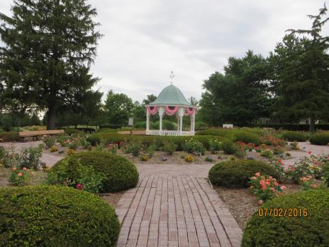 The Serene Summer Rose Garden In Indiana You Must See (And Smell)