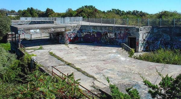 Everyone In Rhode Island Should See What’s Inside The Walls Of This Abandoned Fort