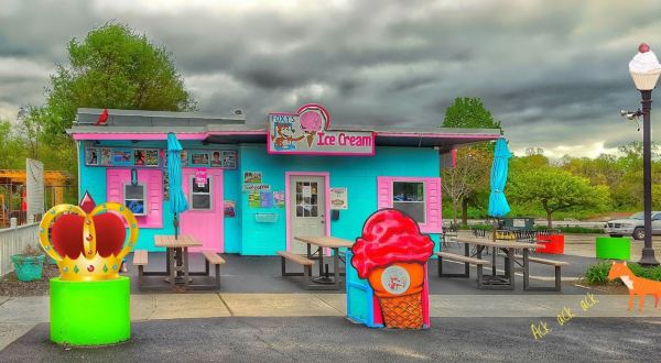 9 Quirky Ice Cream Shops Around Illinois That Are Sure To Put A Smile On Your Face