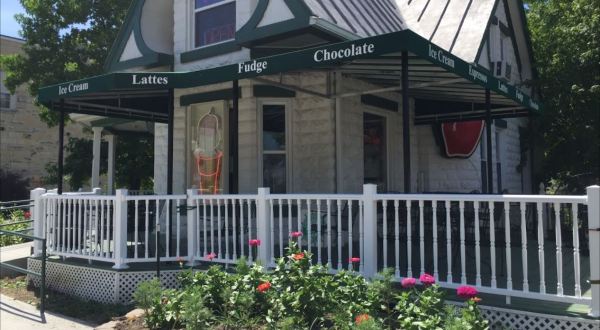 These 7 Old-Fashioned Ice Cream Parlors In Illinois Will Make You Feel Nostalgic
